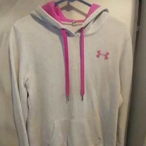 Underarmour comfortable pullover hoodie